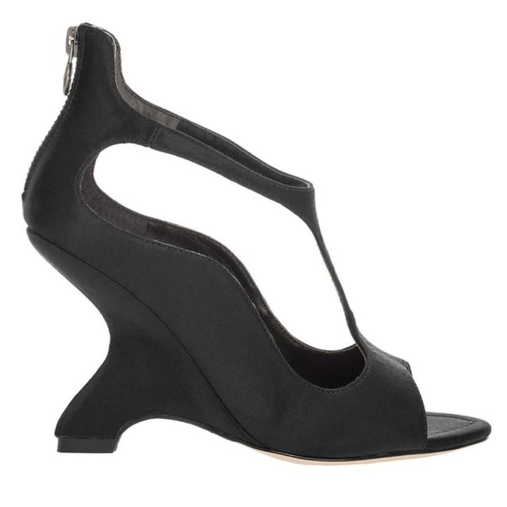 NIB LEON MAX BLACK SATIN ANGLED HEEL AVOW LEATHER T-STRAP WEDGE PUMP - Picture 4 of 16